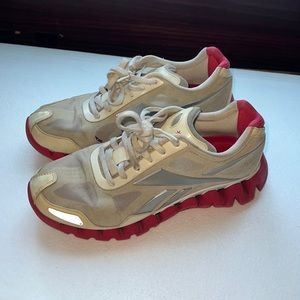 Reebok- Zig tech women’s sneaker- 7